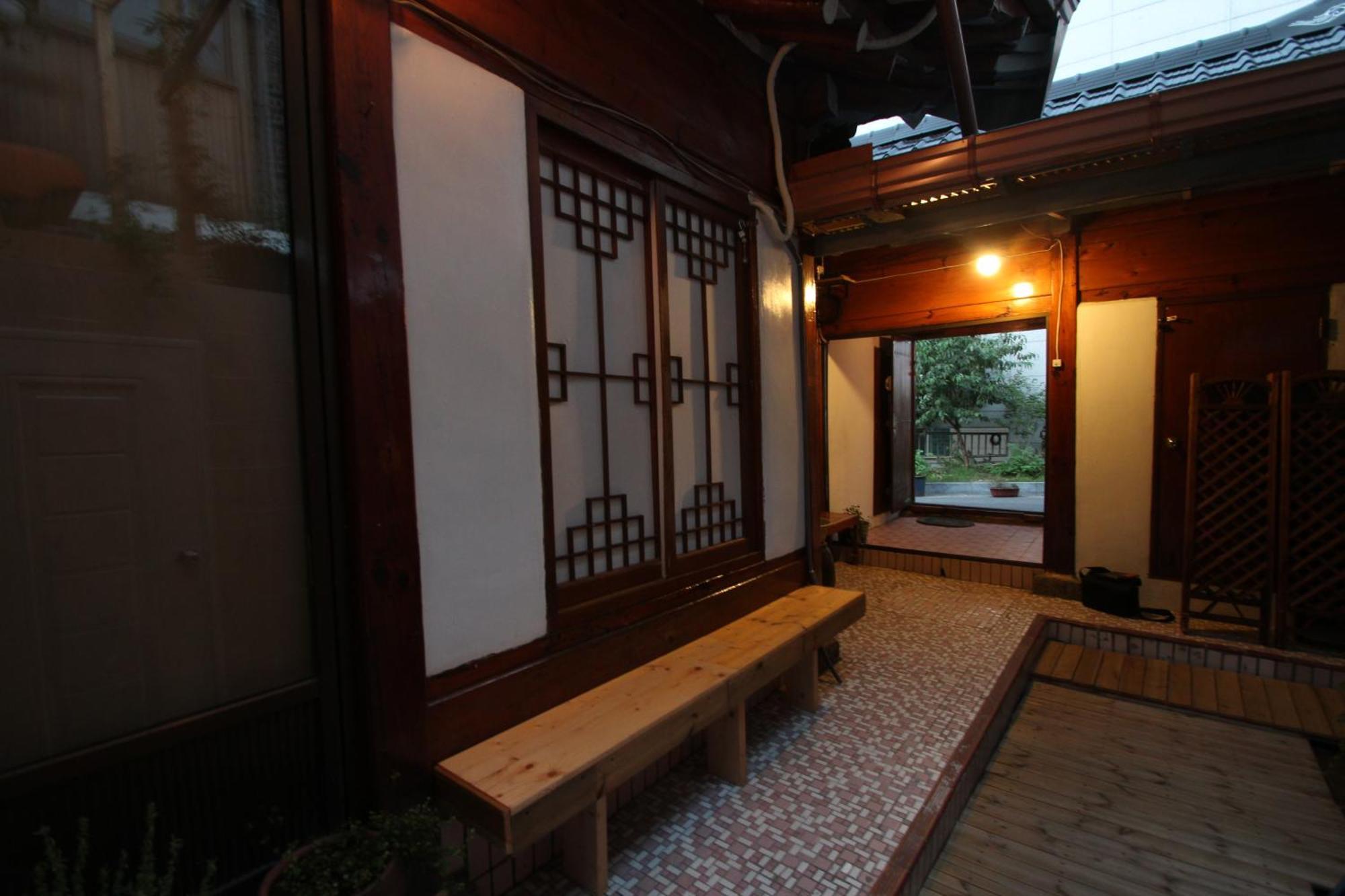 Icos Guesthouse 1 - Female Only Seoel Buitenkant foto