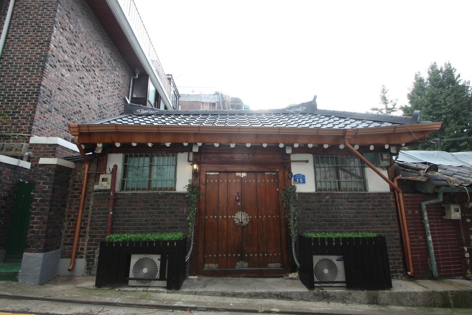 Icos Guesthouse 1 - Female Only Seoel Buitenkant foto